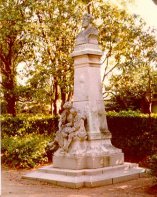 Monumento dedicado a Julio Verne ubicado en la ciudad de Nantes